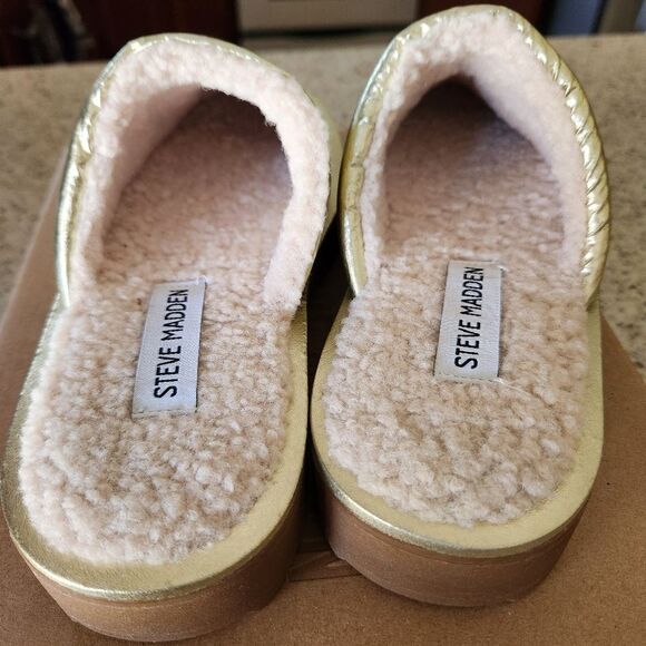 Steve Madden Chex Gold Metallic Quilted Slippers Faux Fur Lining Size 6 NIB - Picture 7 of 10